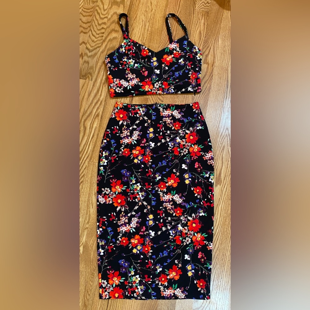 Express High Waisted Skirt and matching Crop Top❣️